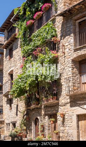 Beaux villages typiques d'Espagne - Ainsa Sobrarbe, province de Huesca, montagnes de Pirenei Banque D'Images