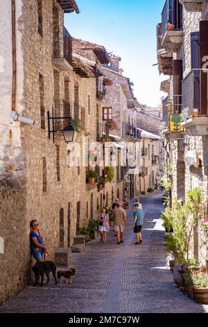 Beaux villages typiques d'Espagne - Ainsa Sobrarbe, province de Huesca, montagnes de Pirenei Banque D'Images