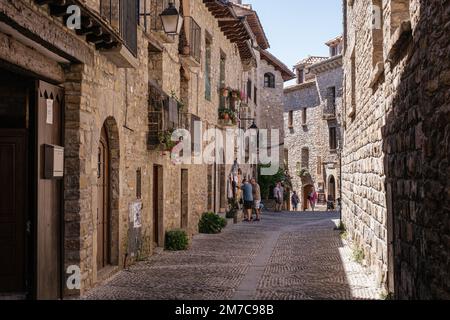 Beaux villages typiques d'Espagne - Ainsa Sobrarbe, province de Huesca, montagnes de Pirenei Banque D'Images