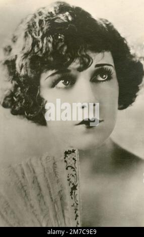 Portrait de Viola Dana, actrice américaine de film muet, 1920s Banque D'Images