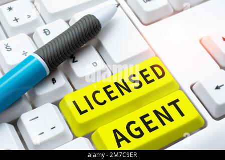 Agent sous licence de texte d'écriture manuscrite. Approche commerciale Vendeur autorisé et accrédité de polices d'assurance Banque D'Images