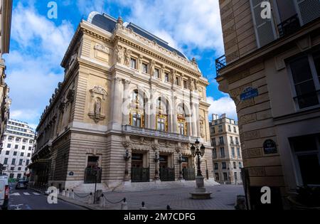 Vue extérieure du Théâtre national de l'Opéra-Comique, également connu sous le nom de "Salle Favart", situé dans le deuxième arrondissement de Paris, en France Banque D'Images