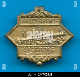 Europa, Allemagne, Berlin, 1. Weltkrieg, kaiserliche Marine, U-Bootkrieg, Abzeichen : ' U-Boot-Spende , Opfertag 1.-3. Juni 1917 ' , Größe 3,5 cm x 3 cm . / Europe, Allemagne, Berlin, WW I , Marine impériale, Tarif de guerre sous-marin, badge : ' U-Boot-Spende. Opfertag 1.-3. Juni 1917 ' ( don sous-marin , jour du don 1. - 3. Juin 1917 ) , taille 3,5 cm x 3 cm . Banque D'Images