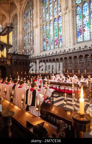 La photo datée de 10 décembre montre la répétition du chœur du King’s College pour l’enregistrement à la télévision du célèbre service de chants de noël à la chapelle du King’s College Banque D'Images