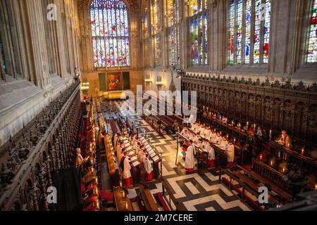 La photo datée de 10 décembre montre la répétition du chœur du King’s College pour l’enregistrement à la télévision du célèbre service de chants de noël à la chapelle du King’s College Banque D'Images