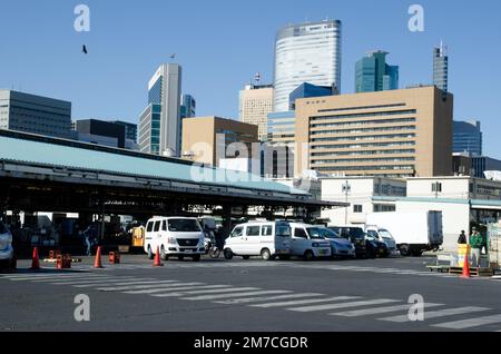 Tsukiji, 14 décembre 2017 : extérieur du marché de Tsukiji et vue sur la ville. Tokyo. Hinshu. Japon. Banque D'Images