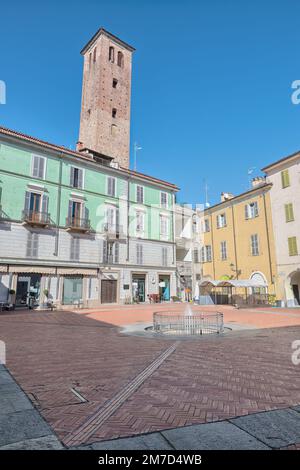 Place avec tour. Vercelli, Italie, place Palazzo Vecchio Banque D'Images