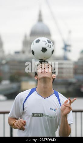 Photo du dossier datée du 03-11-2010, du pays de Galles et du footballeur Tottenham Hotspur Gareth Bale. Gareth Bale, capitaine du pays de Galles, a annoncé sa retraite du club et du football international. Date de publication : lundi 9 janvier 2023. Banque D'Images