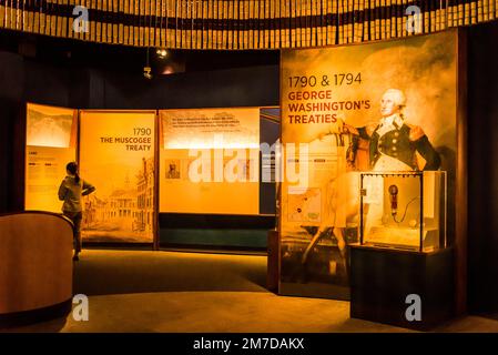 Les expositions qui traitent de la colonisation et de divers traités signés entre le peuple blanc et les Indiens, Musée national des Indiens d'Amérique, a été Banque D'Images