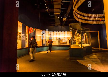 Les expositions qui traitent de la colonisation et de divers traités signés entre le peuple blanc et les Indiens, Musée national des Indiens d'Amérique, a été Banque D'Images