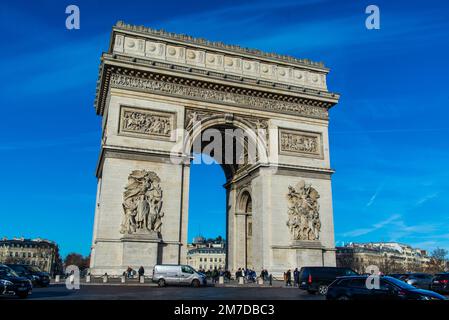 Paris, France - décembre 26 2022 : Arc de Triomphe au centre de Paris Banque D'Images