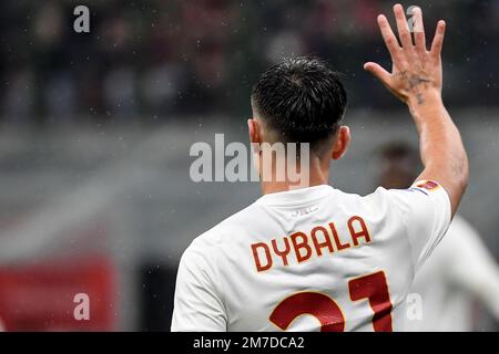 Paulo Dybala d'AS Roma réagit pendant la série Un match de football entre AC Milan et AS Roma. Milan et Rome ont attiré 2-2. Banque D'Images