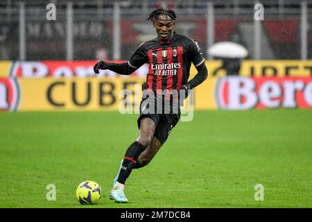 Rafael Leao d'AC Milan en action pendant la série Un match de football entre AC Milan et AS Roma. Milan et Rome ont attiré 2-2. Banque D'Images