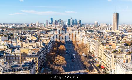 Paris, France - décembre 28 2022 : vue panoramique de Paris depuis l'Arc de Triomphe à Paris Banque D'Images