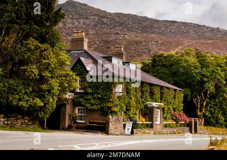 Pen-Y-Gwryd Hôtel auberge de montagne au pied de Snowdonia dans le parc national de Snowdonia au pays de Galles. Banque D'Images