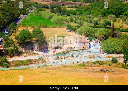 Les magnifiques sources thermales naturelles de Saturnia Cascate del Mulino, Grosseto, Toscane, Italie, Banque D'Images