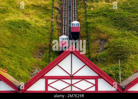 Saltburn Cliff Lift un funiculaire à Saltburn-by-the-Sea près de Redcar dans le NorthYorkshire Angleterre construit en 1884 et le plus ancien de ce type au Royaume-Uni Banque D'Images