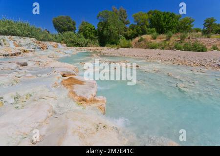 Les magnifiques sources thermales naturelles de Saturnia Cascate del Mulino, Grosseto, Toscane, Italie, Banque D'Images