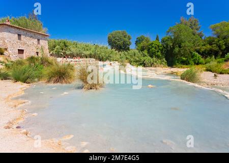 Les magnifiques sources thermales naturelles de Saturnia Cascate del Mulino, Grosseto, Toscane, Italie, Banque D'Images