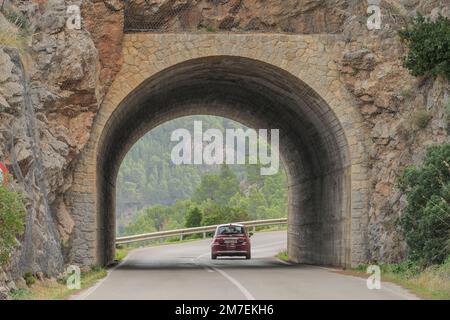 Straßentunnel am Mirador d'en Ricardo Roca, ma-10, Sierra de Tramontana, Mallorca, Espagnol Banque D'Images