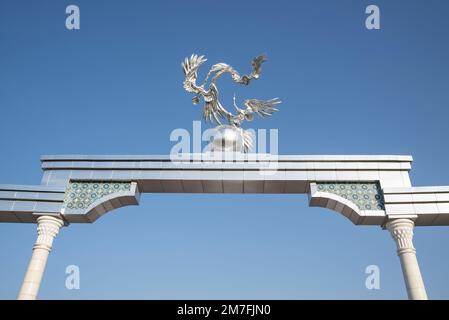 TACHKENT, OUZBÉKISTAN - 15 SEPTEMBRE 2022 : fragment de l'arche 'Ezgulik' (bonnes et nobles aspirations). Tachkent, Ouzbékistan Banque D'Images