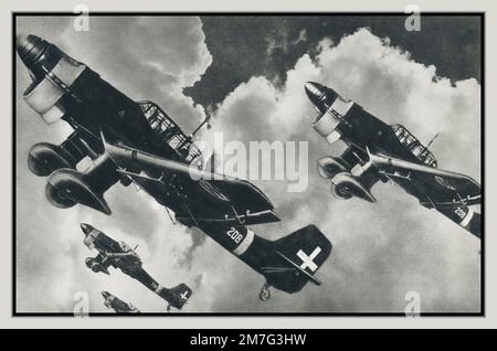 WW2 bombardiers de plongée Stuka allemands fournis à l'armée de l'air italienne. 159 Junkers Ju 87 Stuka opérait dans la Regia Aeronautica italienne. De septembre 1940 à septembre 1943, les Stukas de la Regia Aeronautica se sont battus sans relâche dans les théâtres nord-africains, méditerranéens et des Balkans, marquant des succès que d'autres avions d'attaque au sol dans les rangs italiens ne pouvaient pas revendiquer. Les "Picchiatelli" ont été fortement impliqués dans la campagne initiale de bombardement contre Malte et, en janvier 1941, avec German Stukas, ont réussi à frapper le porte-avions HMS illustre. Banque D'Images