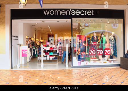 Faro, Portugal - 22 décembre 2019: Women's Secret, un magasin au Forum Algarve, un centre commercial à Faro, Portugal vendant des vêtements pour femmes. Banque D'Images