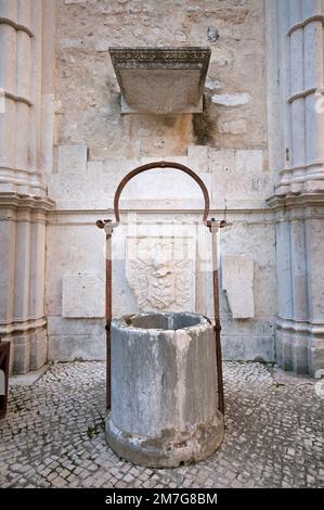 Ancien puits du Musée archéologique de Carmo, ancien couvent de Carmo (Convento do Carmo), fortement endommagé par un tremblement de terre en 1755, Lisbonne, Portugal Banque D'Images