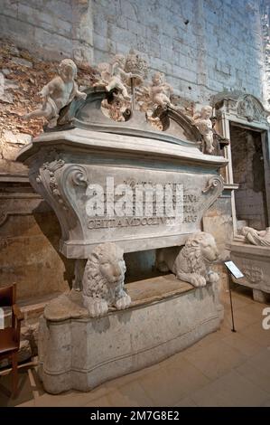 Tombe de la Quenn Maria Ana d'Autriche (18th siècle), Musée archéologique de Carmo, ancien couvent de Carmo (Convento do Carmo), Lisbonne, Portugal Banque D'Images