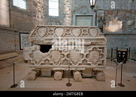 Tombe du roi D. Fernando I (14th siècle), Musée archéologique de Carmo, ancien couvent de Carmo (Convento do Carmo), Lisbonne, Portugal Banque D'Images