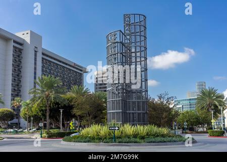 Anaheim, CA, Etats-Unis – 1 novembre 2022 : panneau de fabrication de métal pour le centre de congrès d'Anaheim à Anaheim, Californie. Banque D'Images