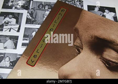 Viersen, Allemagne - 9 novembre. 2022: Gros plan du disque d'album de vinyle isolé mur chinois du chanteur Philip Bailey, sorti en 1984 Banque D'Images