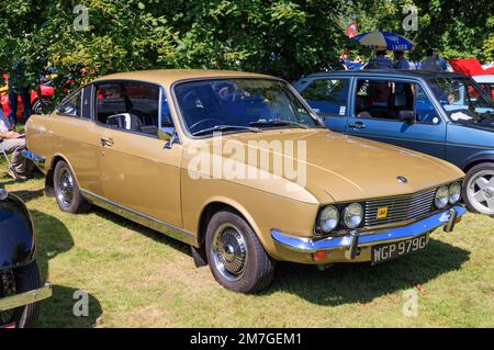 1968 Sunbeam Rapier Fastback coupé lors d'un spectacle de voiture classique dans le Gnoll Country Park, Neath Port Talbot, pays de Galles, Royaume-Uni Banque D'Images