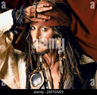 PIRATES DES CARAÏBES : MALÉDICTION DU FILM NOIR PEARL 2013 Buena Vista avec Johnny Depp comme Jack Sparrow Banque D'Images