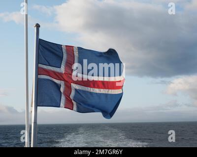 Drapeau national de l'Islande, wake-aft, près d'Akureyri, Islande Banque D'Images