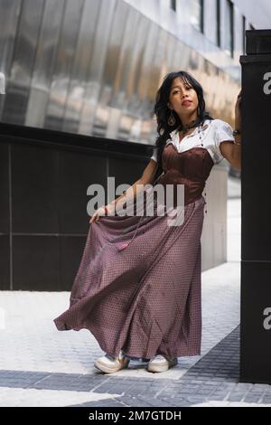 Fille asiatique dans une robe traditionnelle asiatique vintage, photographie de mode Banque D'Images