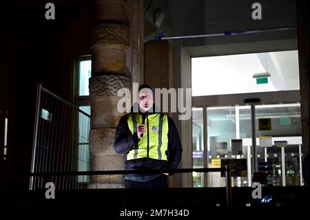 Im Bild: Frank Liske. AM Postplatz fand am Montagabend erneut eine Kundgebung mit ca 300 Teilnehmern statt. Dabei hielten Personen unter anderem auch Banque D'Images