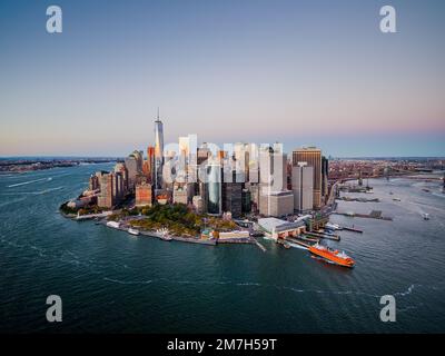 Whitehall terminal Staten Island Ferry New York City Skyline Banque D'Images