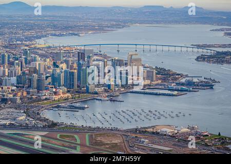 Photo Skyline de l'aéroport intentionnel du centre-ville de San Diego Banque D'Images