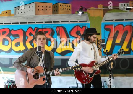 Hudson Taylor filme une session en studio à Brooklyn Banque D'Images