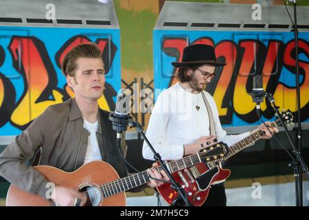 Hudson Taylor filme une session en studio à Brooklyn Banque D'Images