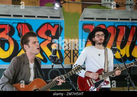 Hudson Taylor filme une session en studio à Brooklyn Banque D'Images