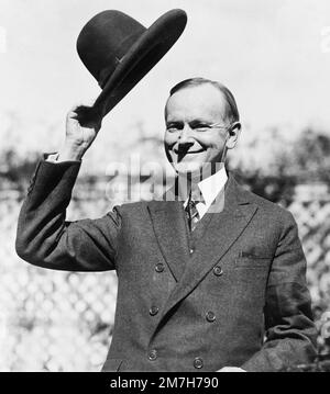 ÉTATS-UNIS Président Calvin Coolidge, chapeau de maintien de portrait demi-longueur à Air, Washington, D.C., États-Unis, National photo Company, 22 octobre 1924 Banque D'Images