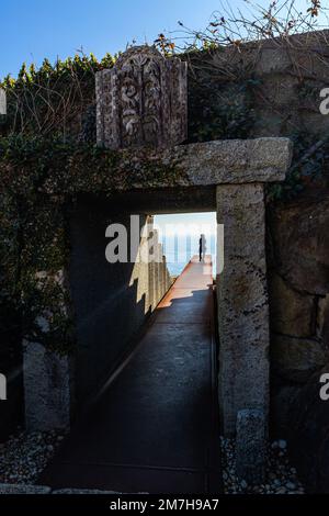 Jardin de l'Observatoire d'Enoura basé sur le concept d'un retour aux origines de l'humanité et de l'art, l'Observatoire d'Enoura a été créé sur un site pittoresque Banque D'Images