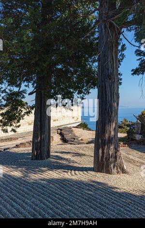 Jardin de l'Observatoire d'Enoura basé sur le concept d'un retour aux origines de l'humanité et de l'art, l'Observatoire d'Enoura a été créé sur un site pittoresque Banque D'Images