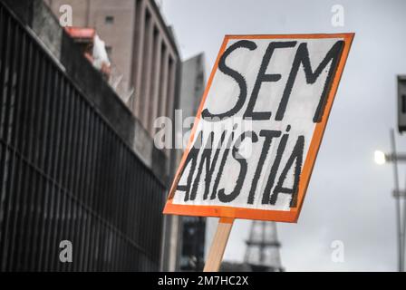 Sao Paulo, Sao Paulo, Brésil. 9th janvier 2023. (INT) manifestation pro-démocratie à Sao Paulo. 09 janvier 2023, Sao Paulo, Brésil: Démonstrations pro -démocratie en réaction à l'invasion des trois puissances brésiliennes à Brasilia sur l'Avenida Paulista, au centre-ville de Sao Paulo, le lundi (09) (Credit image: © Adeleke Anthony Fote/TheNEWS2 via ZUMA Press Wire) USAGE ÉDITORIAL SEULEMENT! Non destiné À un usage commercial ! Banque D'Images