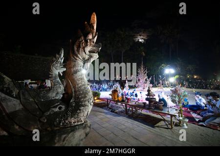 CHIANG MAI – 6 JANVIER 2023 ; Tan Lua Hing Fai Phrachao Tradition à Wat ton Kwen est une tradition ancienne du nord de la Thaïlande. Banque D'Images