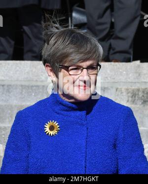 TOPEKA, KANSAS - le 9 JANVIER 2023Kansas la gouverneure démocrate Laura Kelly prononce son discours inaugural à partir des marches du capitole de l'État après avoir prêté serment pour un deuxième mandat crédit : Mark Reinstein/MediaPunch Banque D'Images