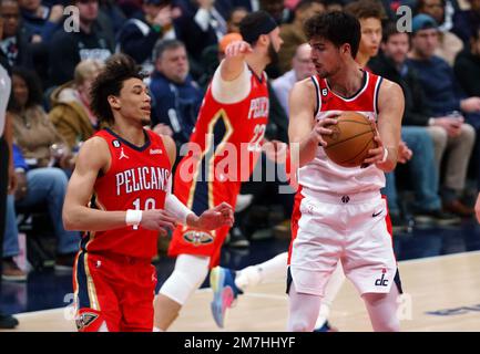 Washington, États-Unis. 09th janvier 2023. WASHINGTON, DC - JANVIER 09: Centre Pélicains de la Nouvelle-Orléans Jaxson Hayes (10) regarde les Wizards de Washington avant Deni Avdija (9) tire un rebond pendant un match de la NBA entre les Wizards de Washington et les Pélicains de la Nouvelle-Orléans, sur 09 janvier 2023, à la Capital One Arena, à Washington, DC. (Photo de Tony Quinn/SipaUSA) crédit: SIPA USA/Alay Live News Banque D'Images