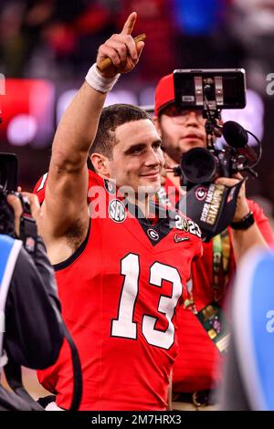Inglewood, Californie. 9th janvier 2023. Georgia Bulldogs Quarterback Stetson Bennett (13) célèbre après avoir remporté le championnat national de football universitaire de la CFP entre la TCU Horned Frogs et les Georgia Bulldogs on 09 janvier 2023 à Pasadena, Californie. Crédit photo obligatoire : Louis Lopez/Cal Sport Media/Alay Live News Banque D'Images